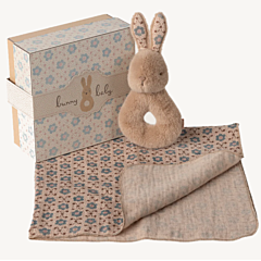 Maileg Set - Wickeldecke und Kaninchenrassel - Creme Pfirsich. Spielzeug, Taufgeschenk